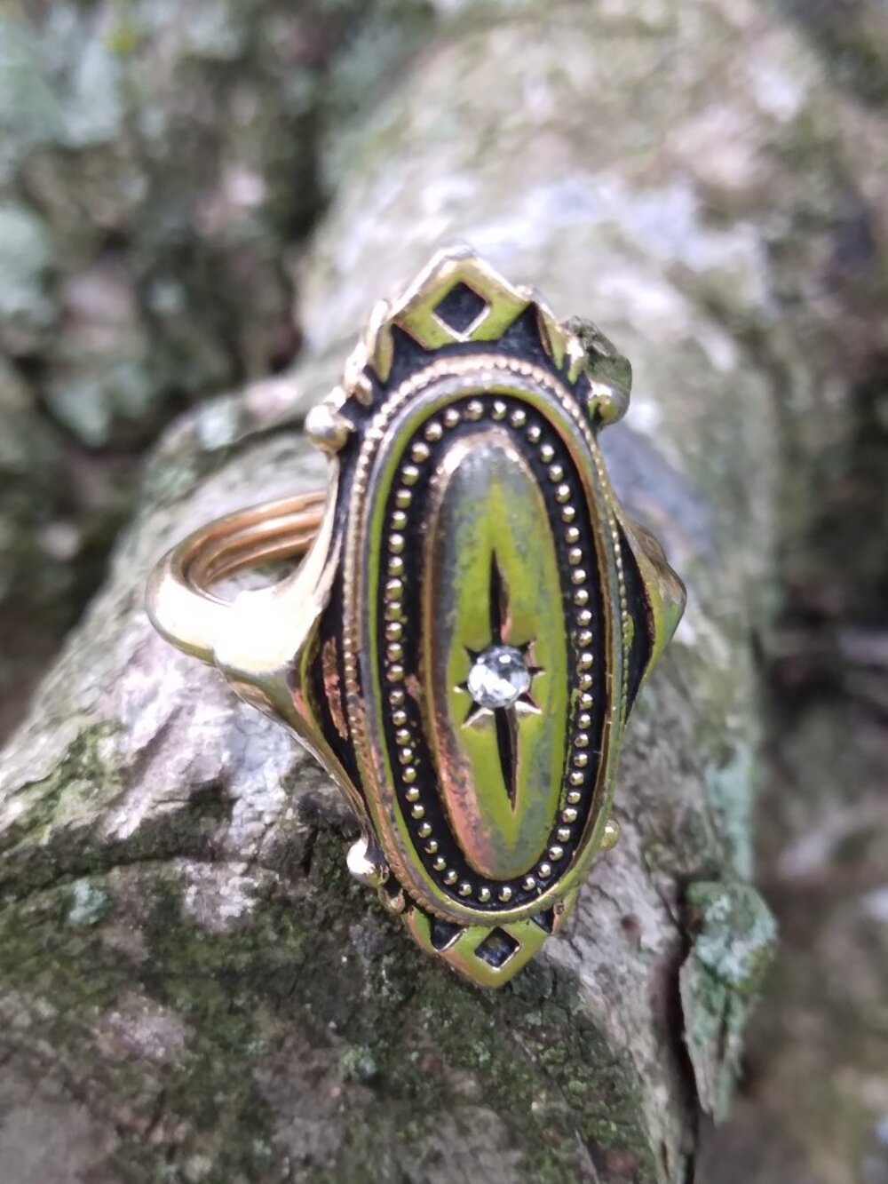 Vintage Avon 1976 Kensington Ring Victorian Style Gold Tone Size 6 - Picture 2 of 12